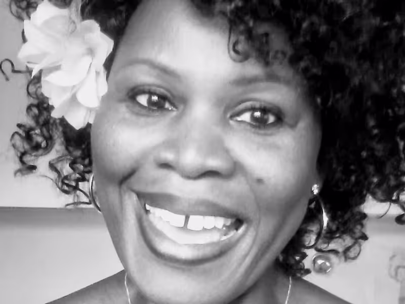 Gros plan du visage de Justine Gogoua
