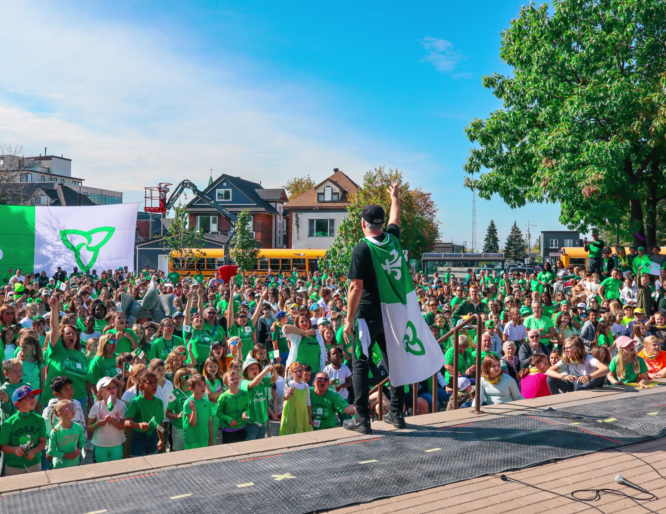 Francophones à North Bay, ON pour la levée du drapeau franco-ontarien