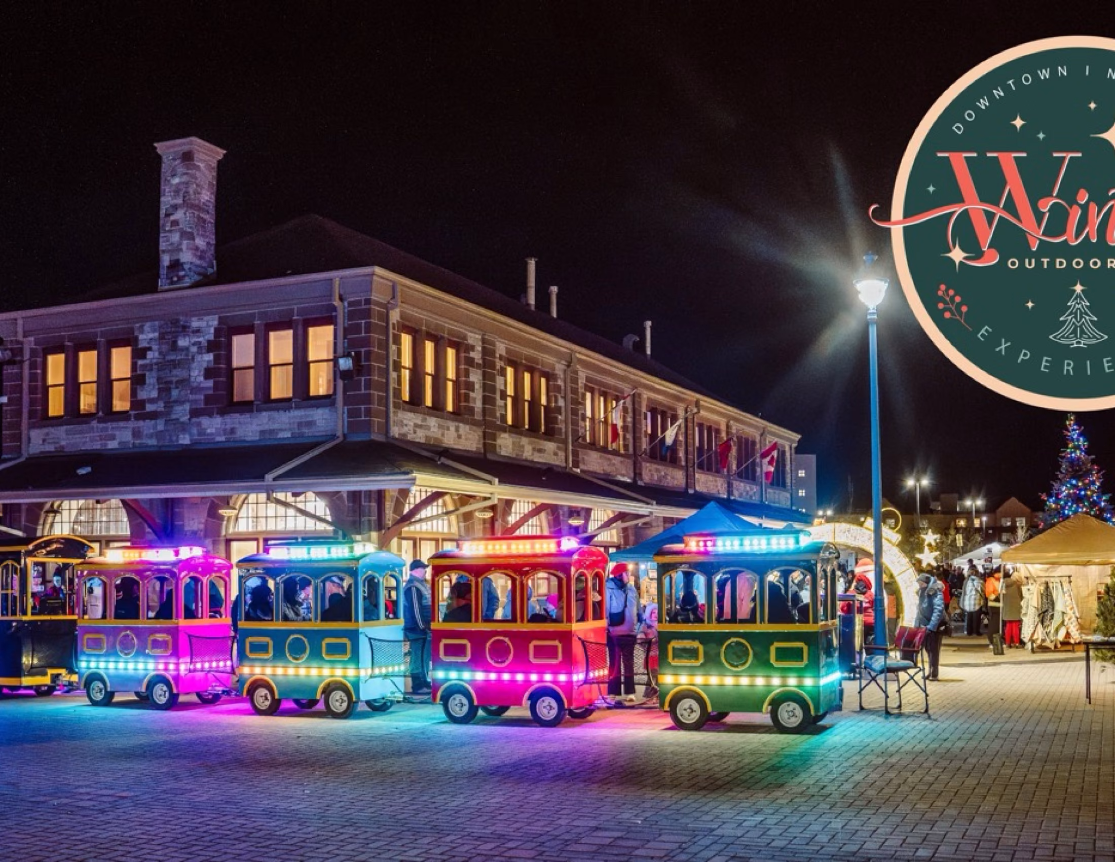 Photo du marché d'hiver la nuit.